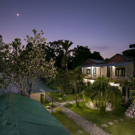 Sauraha Nana Hotel エクステリア 写真
