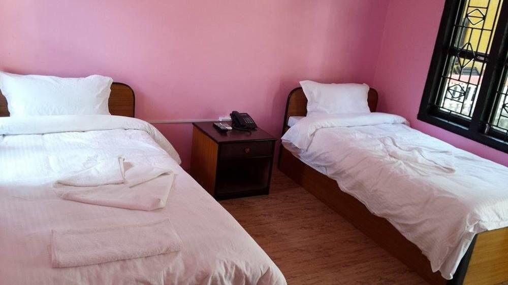 Sauraha Nana Hotel エクステリア 写真