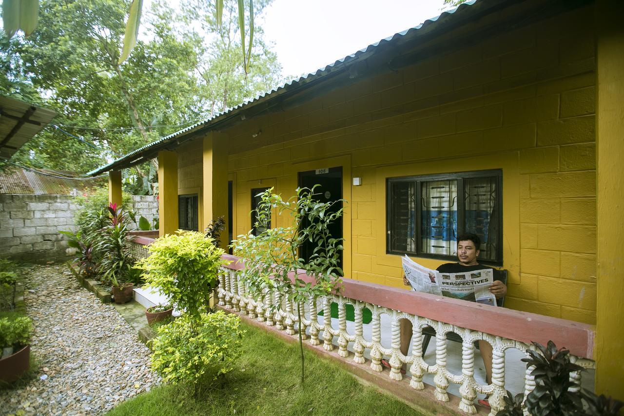 Sauraha Nana Hotel エクステリア 写真
