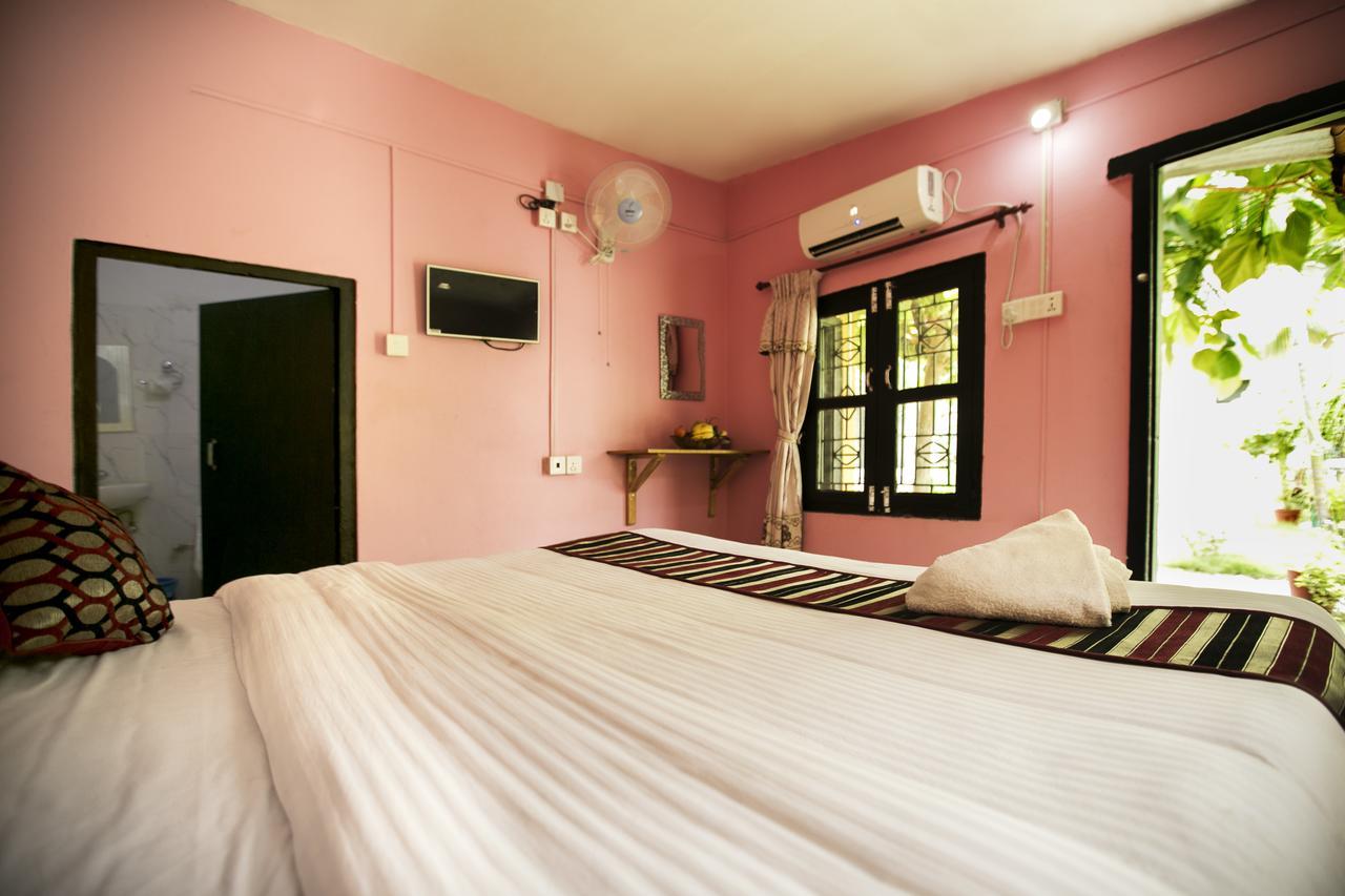 Sauraha Nana Hotel エクステリア 写真
