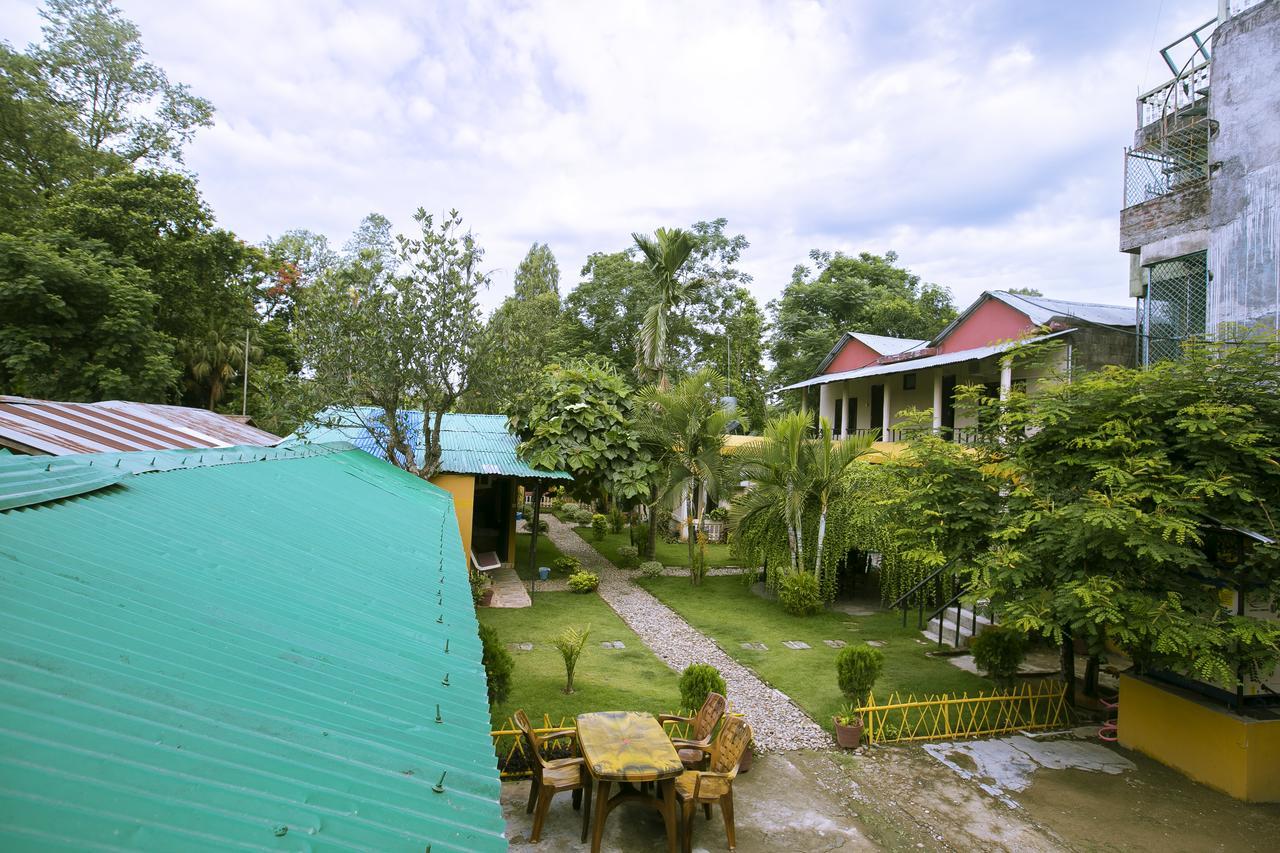 Sauraha Nana Hotel エクステリア 写真
