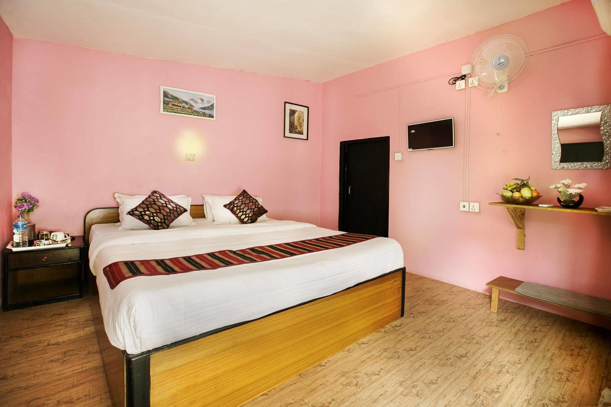 Sauraha Nana Hotel エクステリア 写真
