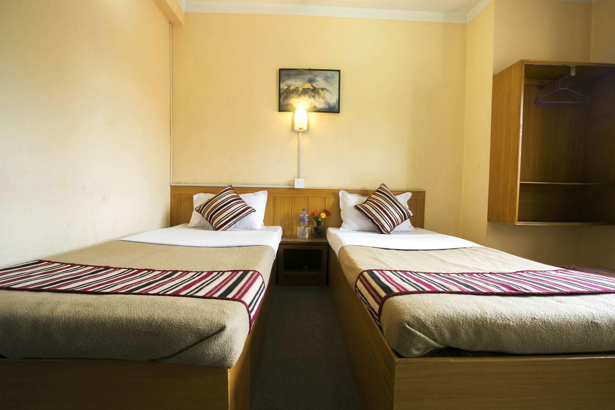 Sauraha Nana Hotel エクステリア 写真