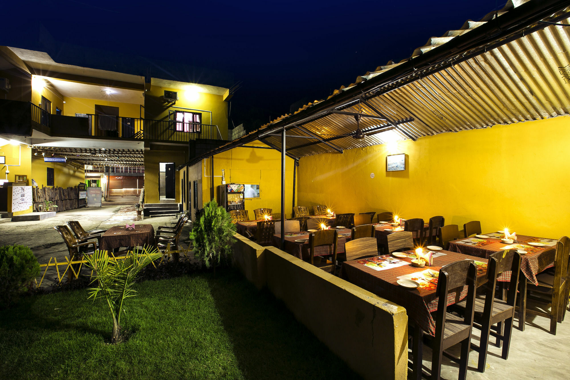 Sauraha Nana Hotel エクステリア 写真