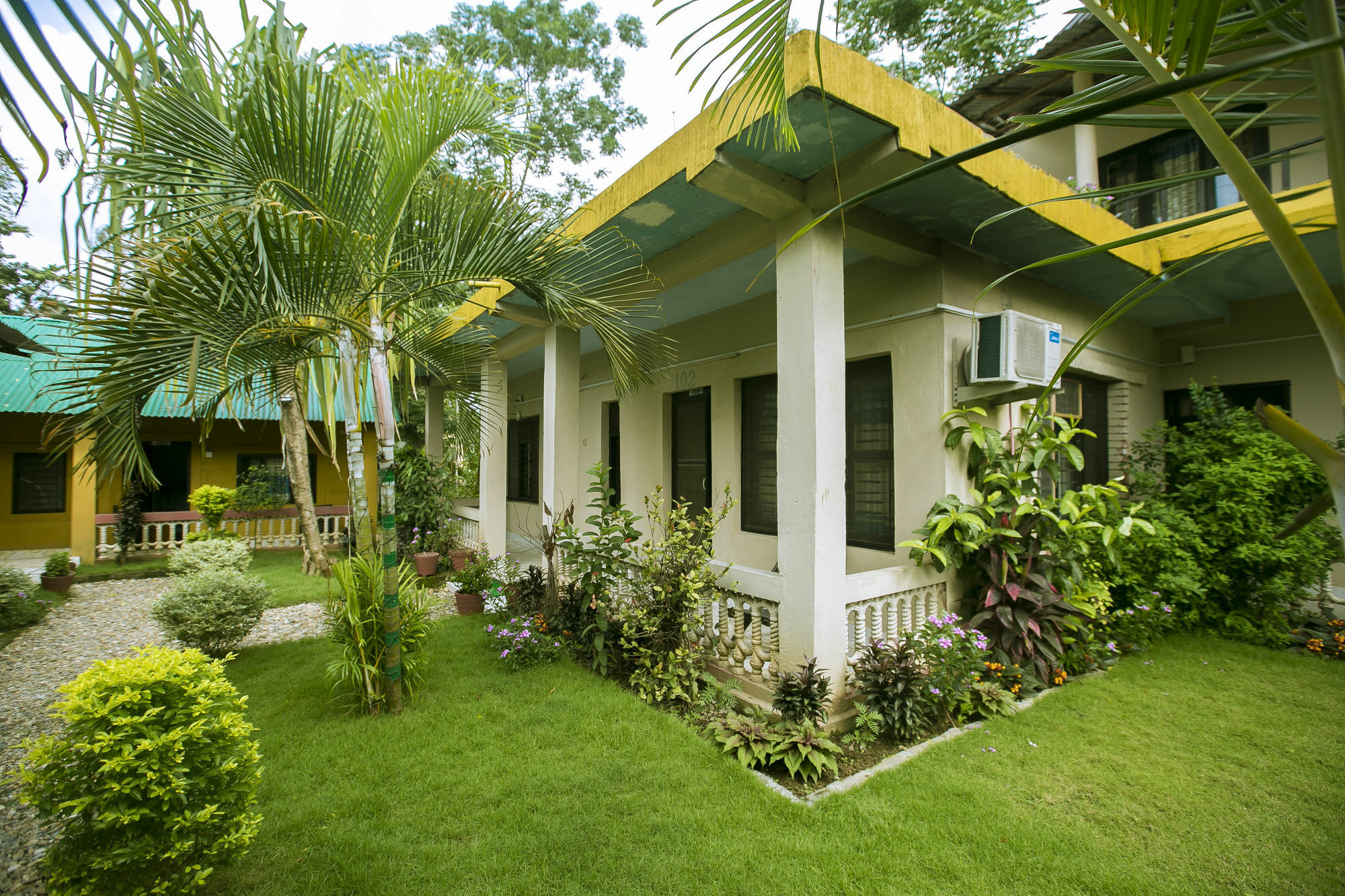 Sauraha Nana Hotel エクステリア 写真